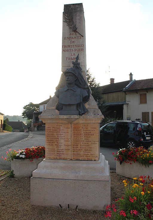 Oorlogsmonument Frontenaud #1