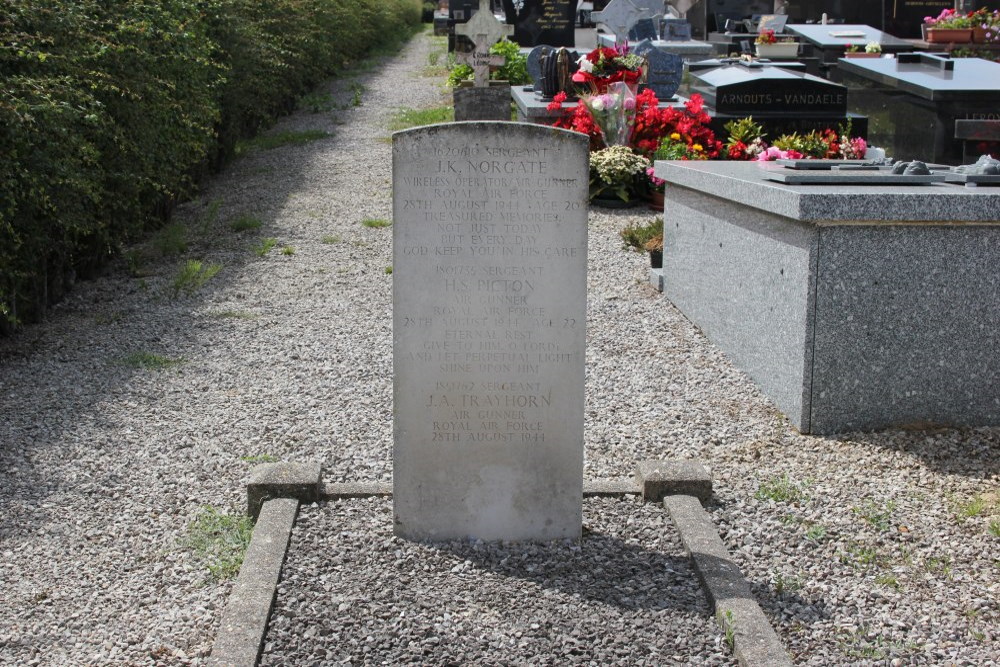 Oorlogsgraven van het Gemenebest Bollezeele #5