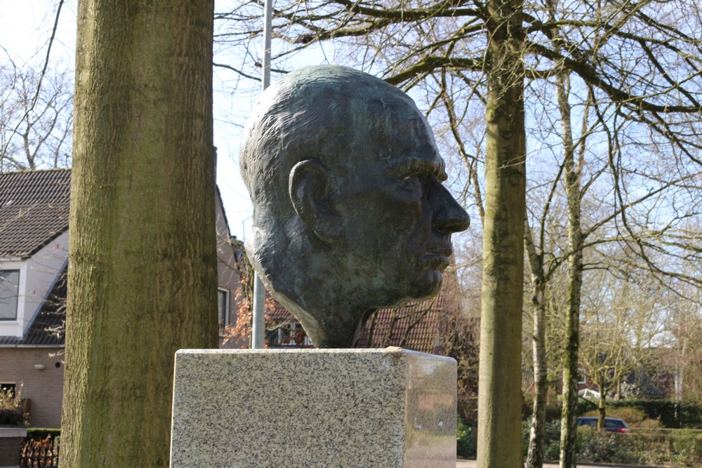 Monument for 'Peter Zuid' #2