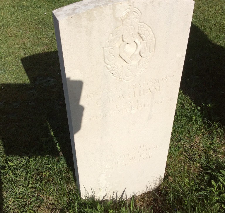 Commonwealth War Graves Wattisham Baptist Chapelyard