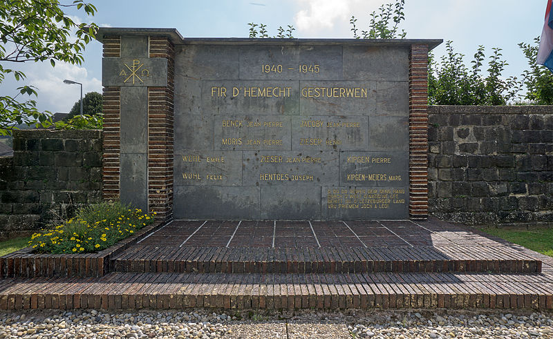 War Memorial Vichten #1