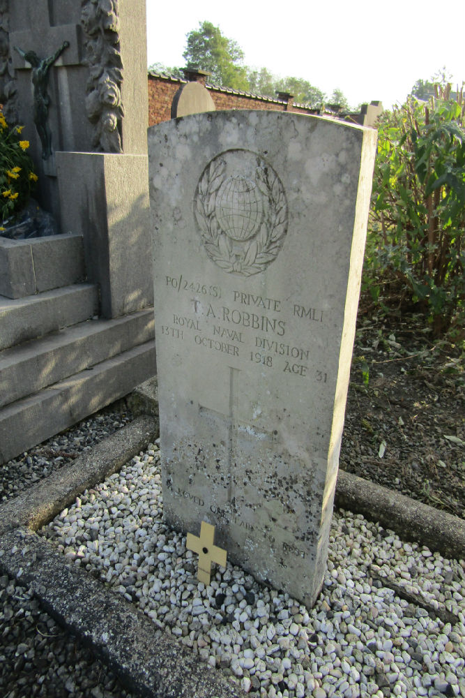Commonwealth War Graves Hennuyeres #4