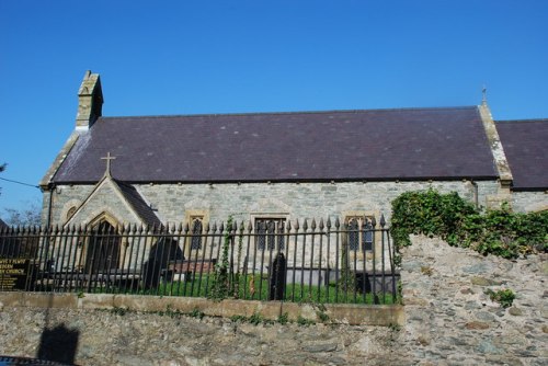 Oorlogsgraf van het Gemenebest St. Ederyn Churchyard #1