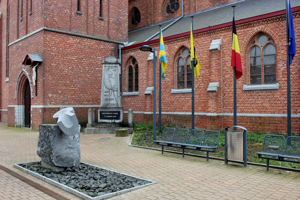 War Memorial Hulste #1