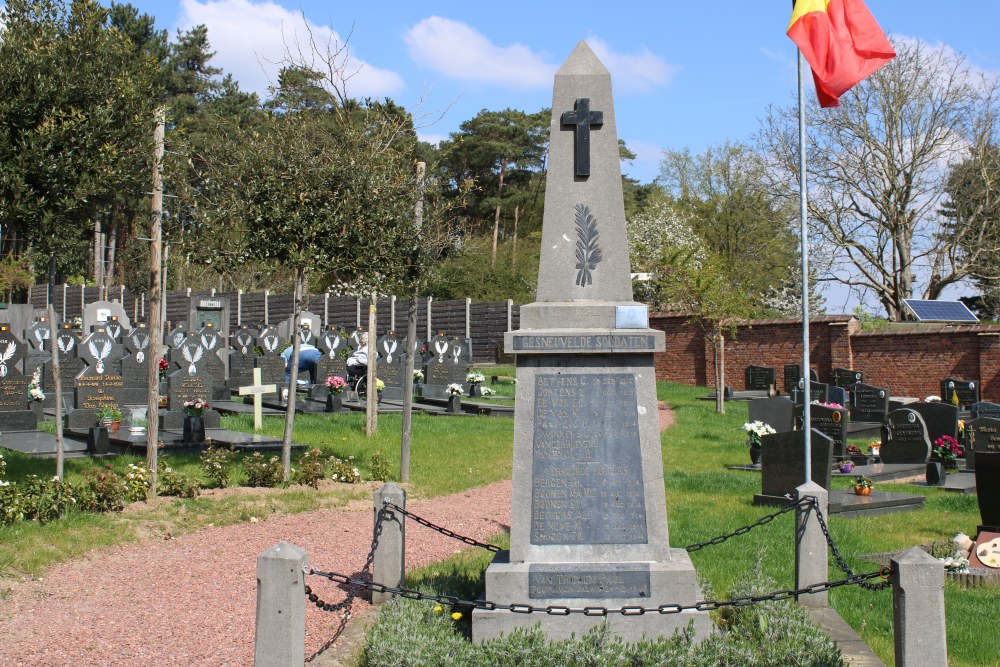 Oorlogsmonument Begraafplaats Testelt #2