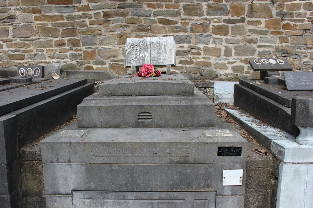 Belgian Graves Veterans Chaudfontaine Old Cemetery #4