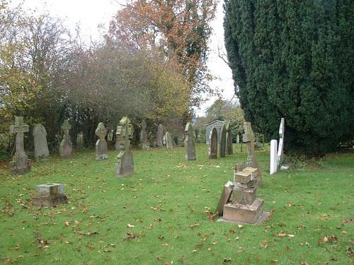 Oorlogsgraven van het Gemenebest Holy Family Roman Catholic Churchyard