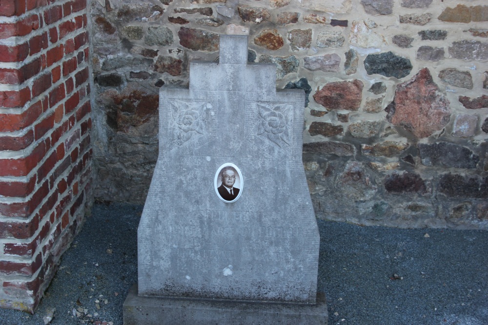 Belgian Graves Veterans Hellebecq Churchyard #4