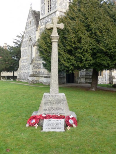 Oorlogsmonument Winterbourne Earls #1