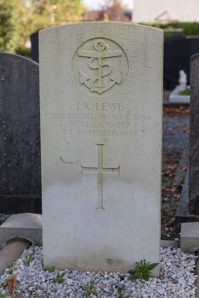 Commonwealth War Graves Breskens #3