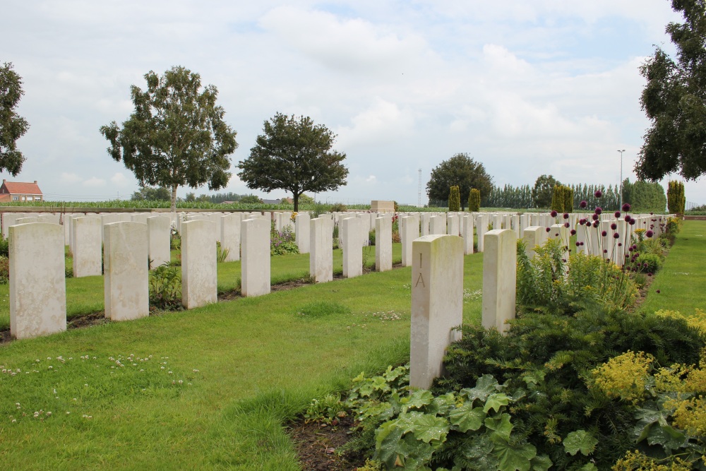 Commonwealth War Cemetery Mendinghem #2