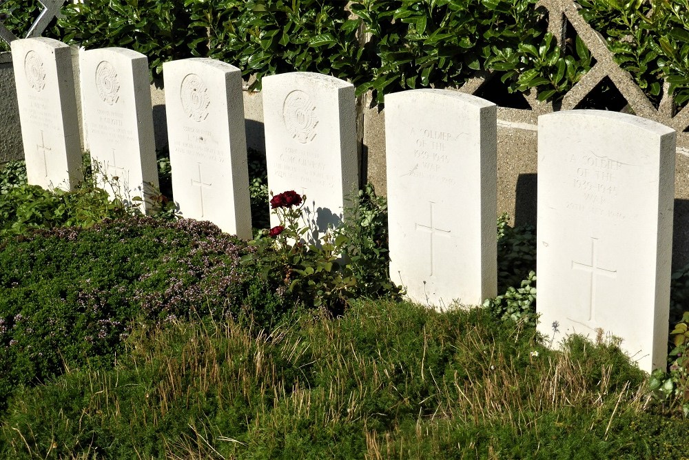 Commonwealth War Graves Oost-Cappel #2