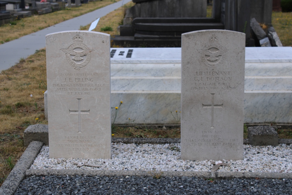 Commonwealth War Graves Ruddervoorde #2