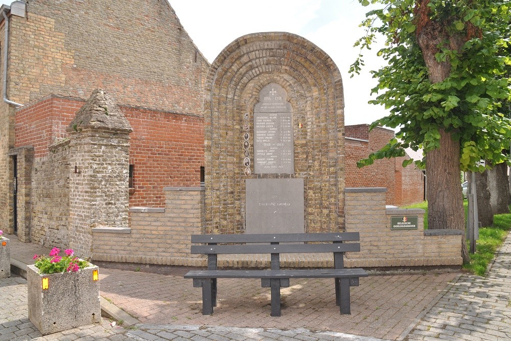 War Memorial Avekapelle #1