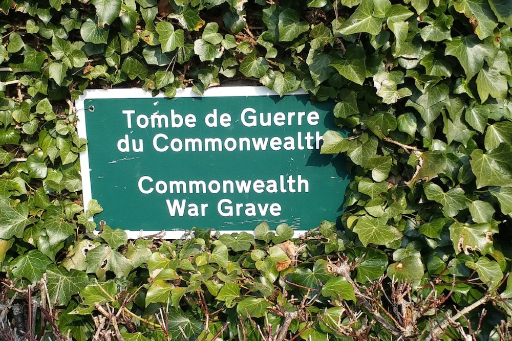 Commonwealth War Grave Bailleul-la-Vallée #2