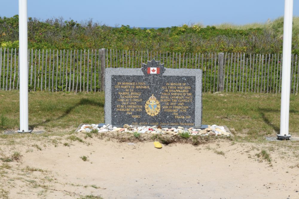 Monument Canadese Marine Courseulles-sur-Mer #1