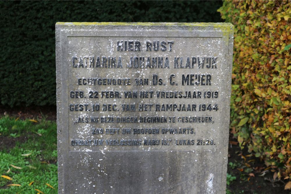 Grave Civil Victim Municipal Cemetery Zuilichem #2