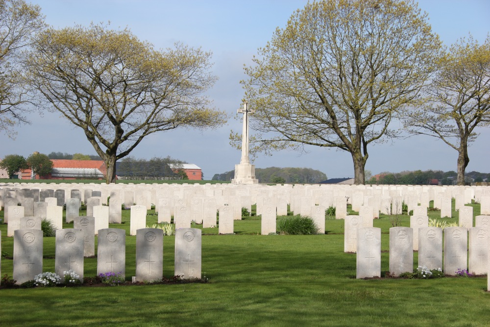 Commonwealth War Cemetery Bard Cottage #2