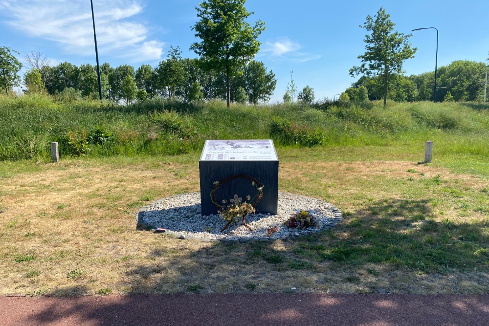 Monument RAF Lancaster LM 325