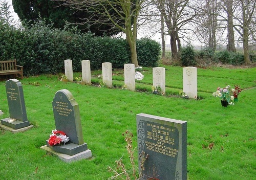 Commonwealth War Graves St Peter and St Paul Churchyard Extension