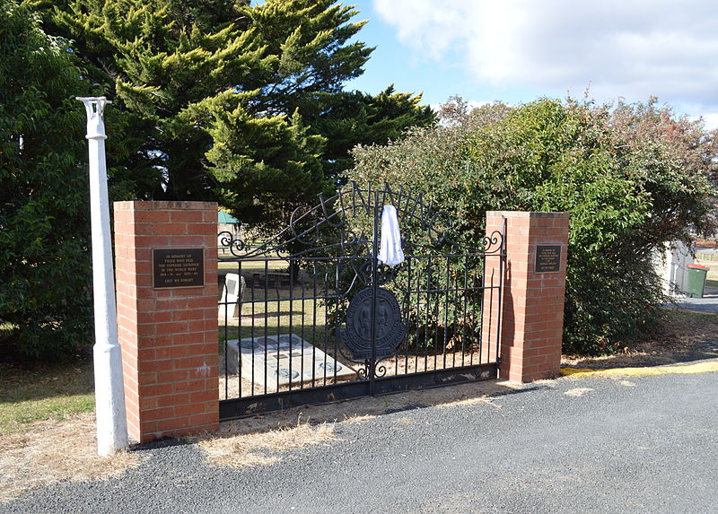 War Memorial Gates Gunning #1