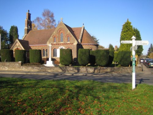 Commonwealth War Graves Holy Trinity Churchyard