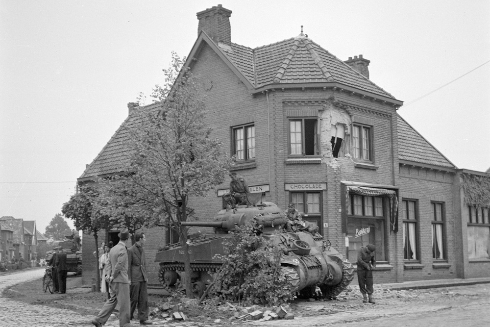 Back in time: Irish Guards in Aalst