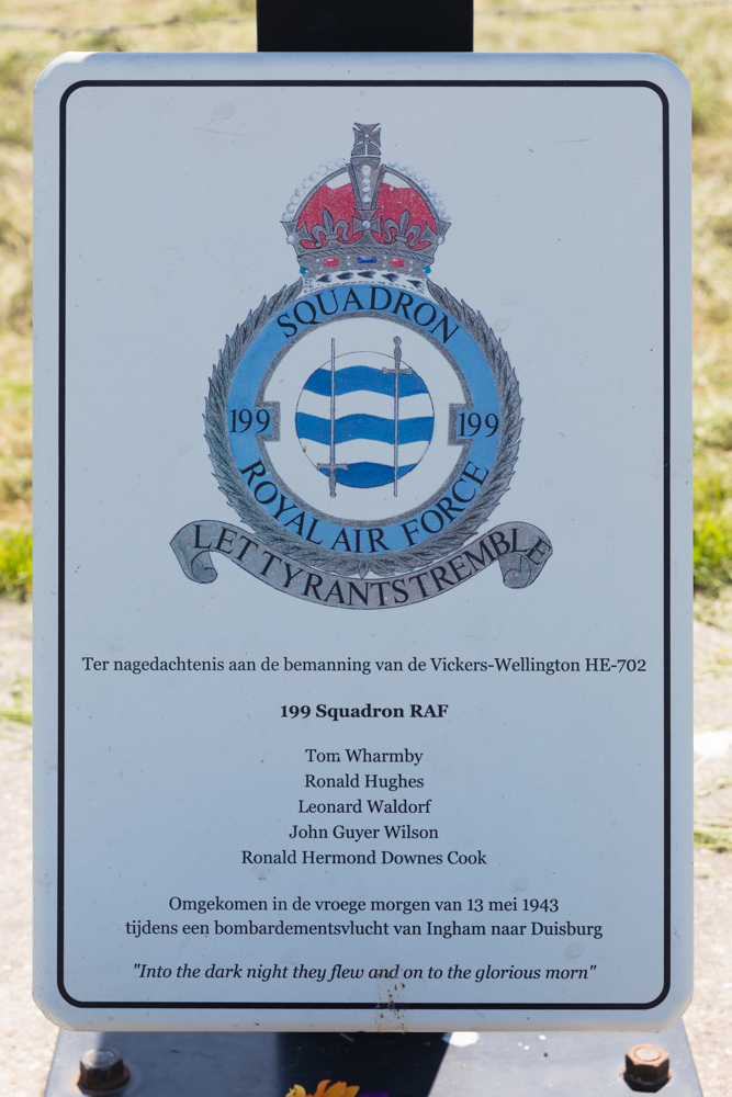 Memorial Wellington HE702 #2