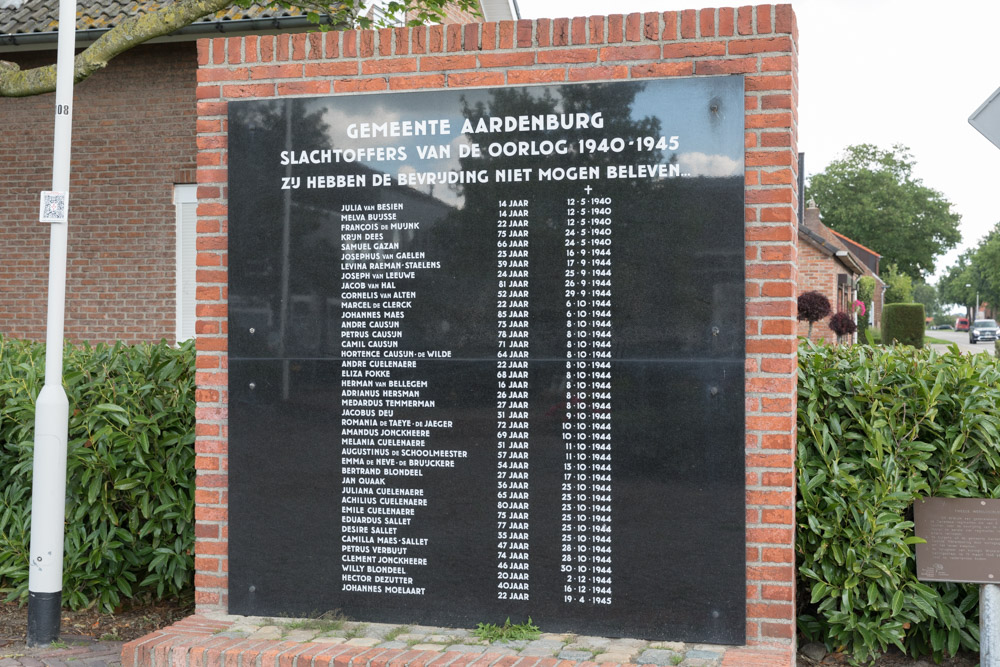 Monument Burgerslachtoffers Aardenburg #1