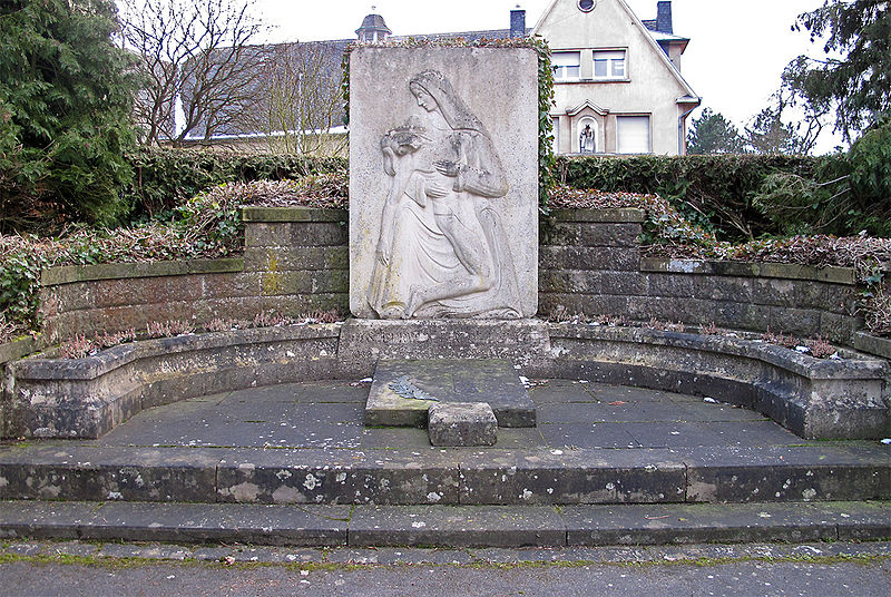 Oorlogsmonument Gasperich #1