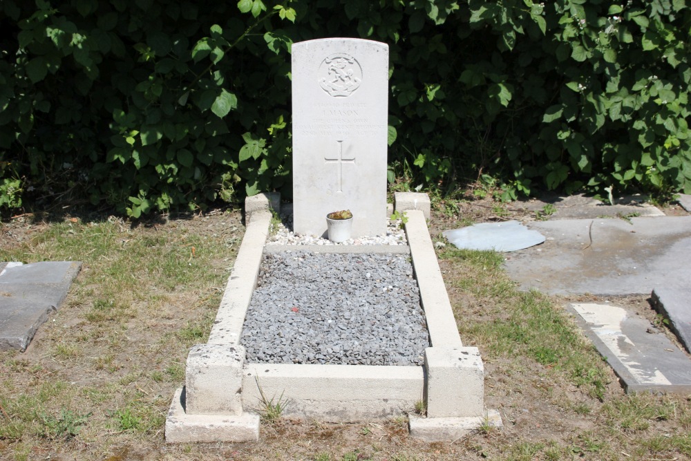Commonwealth War Graves Bevere #3