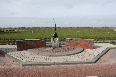 Monument Hampden P1206 #2