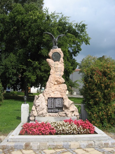 War Memorial Vsendorf #1