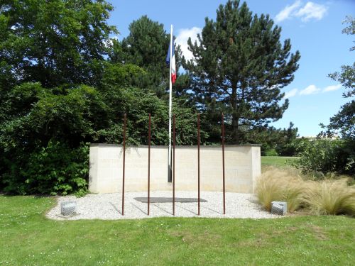 Monument Gefusilleerden Gevangenis Caen #1