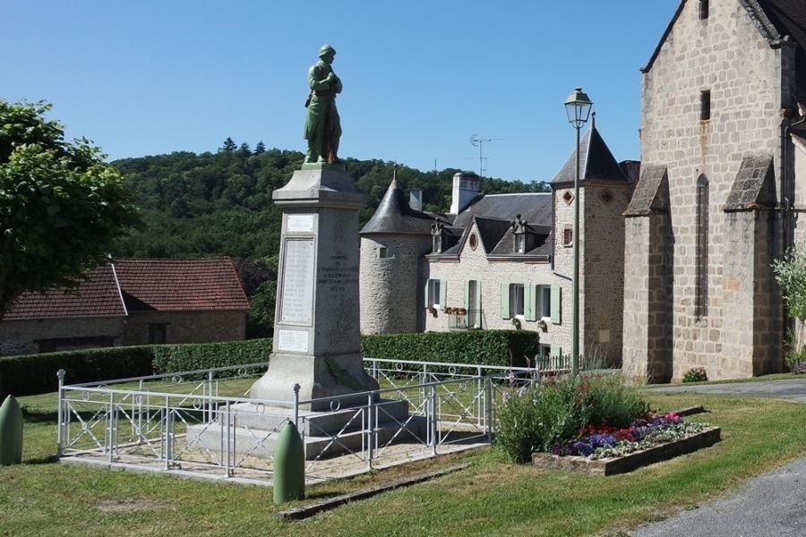 War Memorial Saint-Pardoux-les-Cards #1