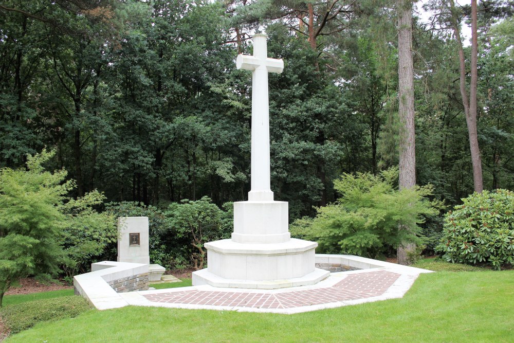 Commonwealth War Cemetery Kasterlee #4