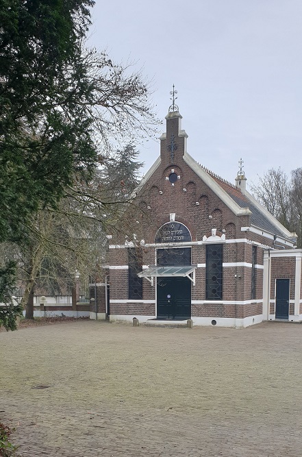 Dutch War Graves Jewish Cemetery Toepad #5