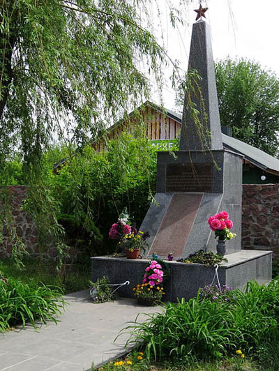 Massagraf Sovjetsoldaten & Oorlogsmonument 1943