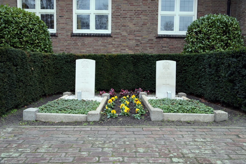 Oorlogsgraven van het Gemenebest Kerkhof Mariahout #3