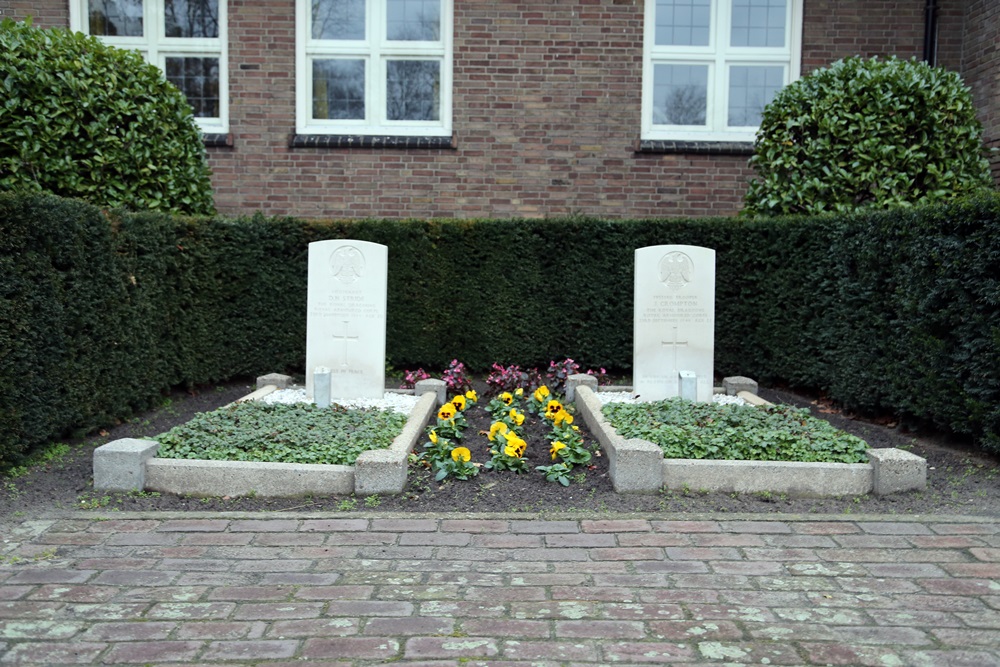 Commonwealth War Graves Churchyard Mariahout #2