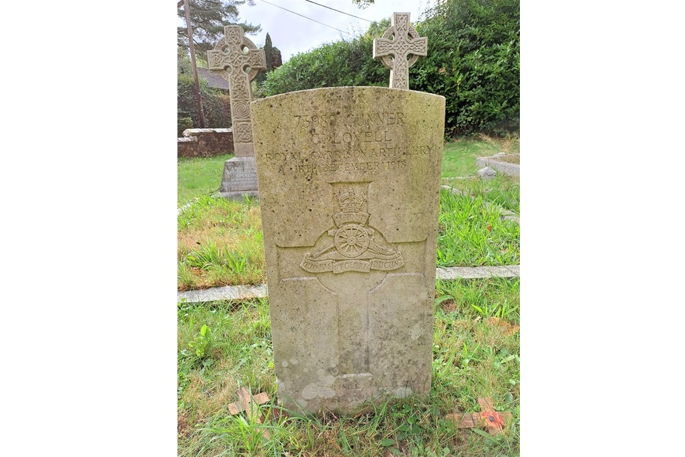 Commonwealth War Grave St. John the Baptist Churchyard