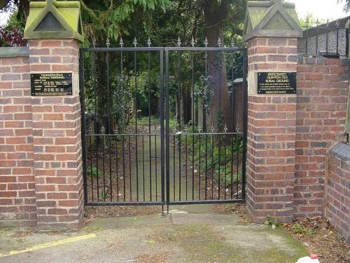 Oorlogsgraven van het Gemenebest Quinton Church Cemetery