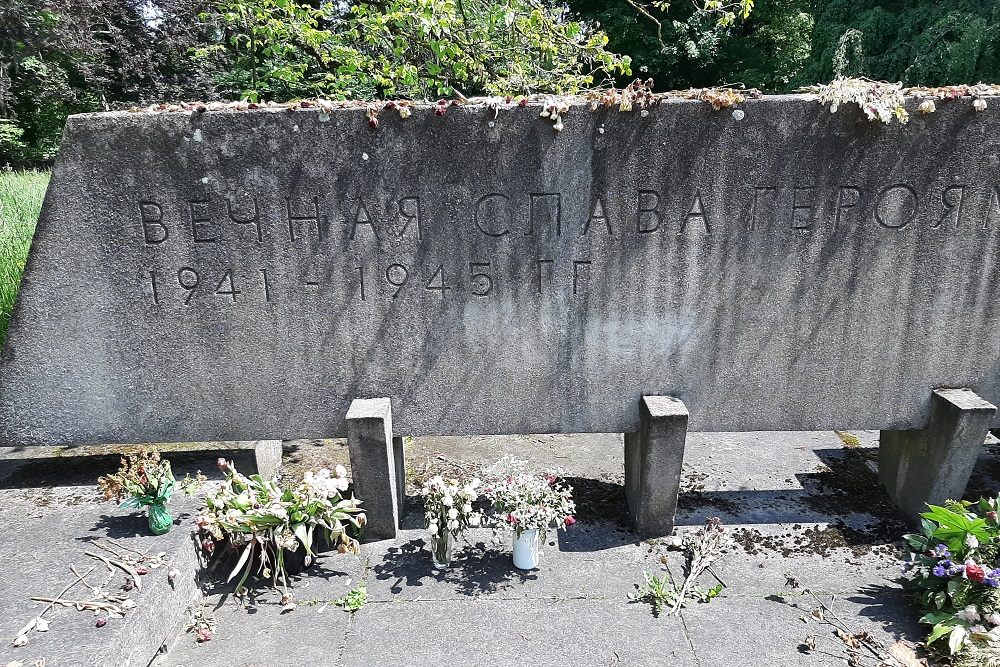 Soviet War Cemetery Ilmpark Weimar #3