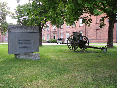 Fins Artillerie Monument #1