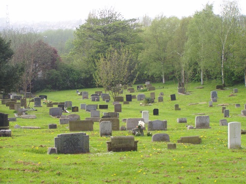 Commonwealth War Graves St Cuthbert Churchyard