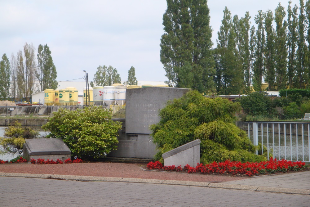 Monument Korporaal Tresignies Verbrande Brug #4