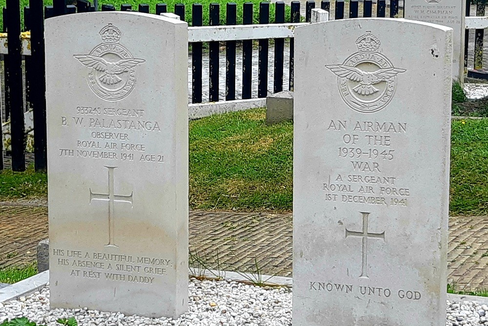 Commonwealth War Graves Protestant Churchyard Hindeloopen #3