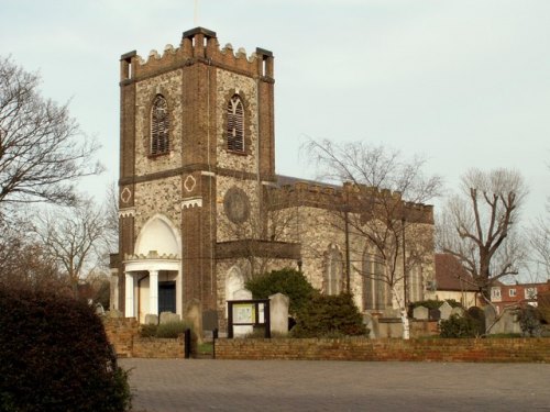 Oorlogsgraven van het Gemenebest St. Peter and St. Paul Churchyard