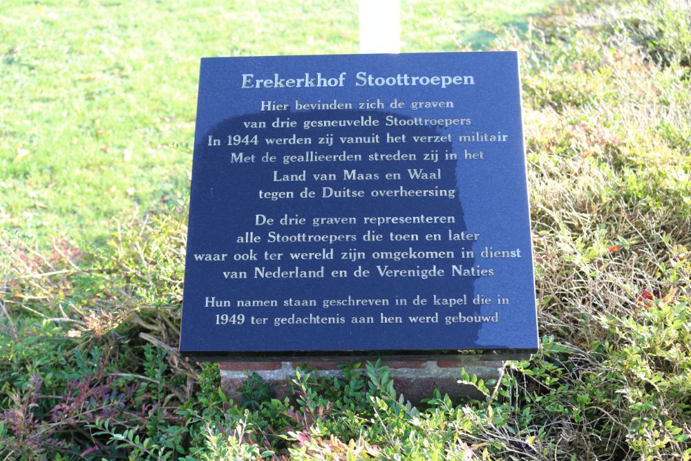 Nederlandse Oorlogsgraven Erekerkhof Stoottroepen Beneden-Leeuwen #5