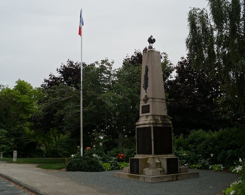 War Memorial Bourg-sous-la-Roche-sur-Yon #1